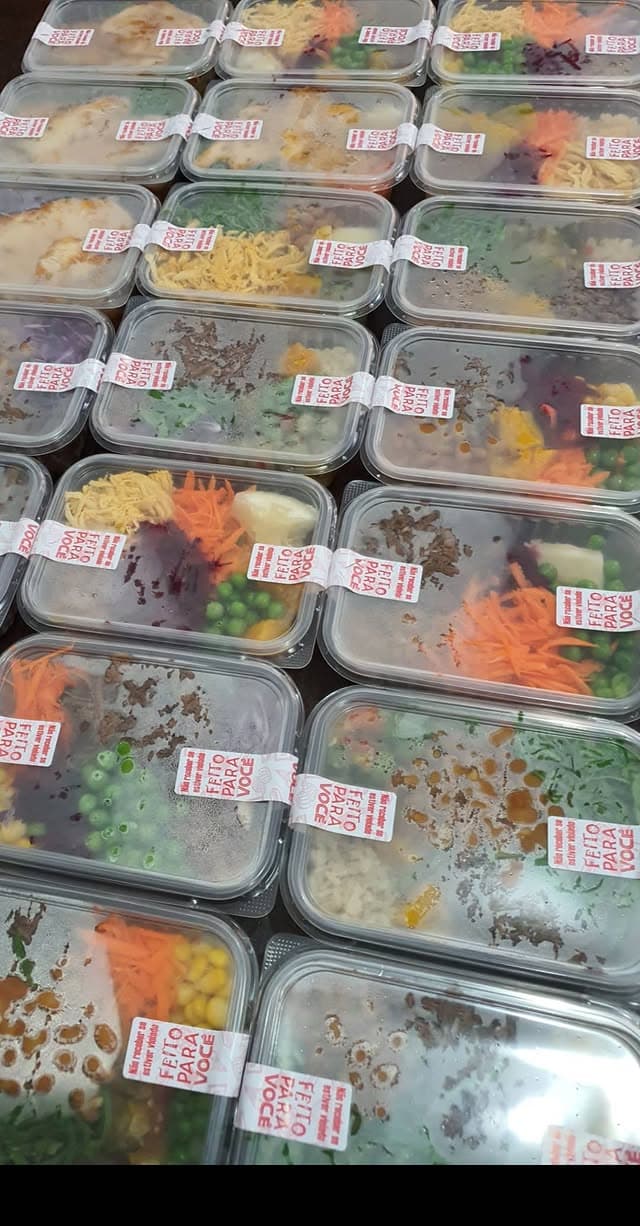 Dezenas de marmitas Pedidos Fit prontas para entrega